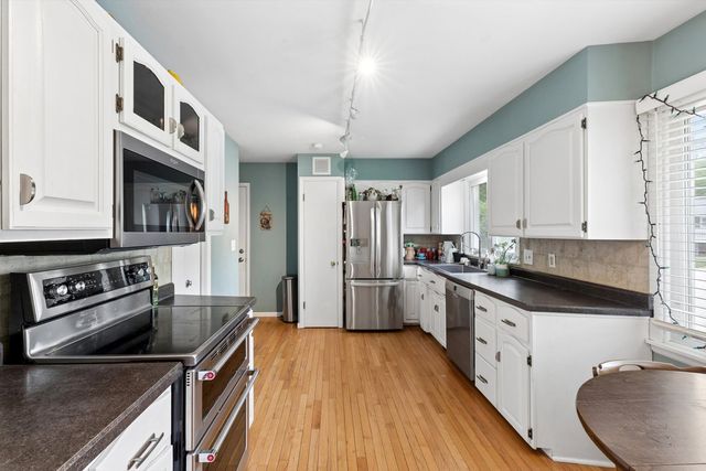 571 26th Avenue Court, East Moline, IL 61244