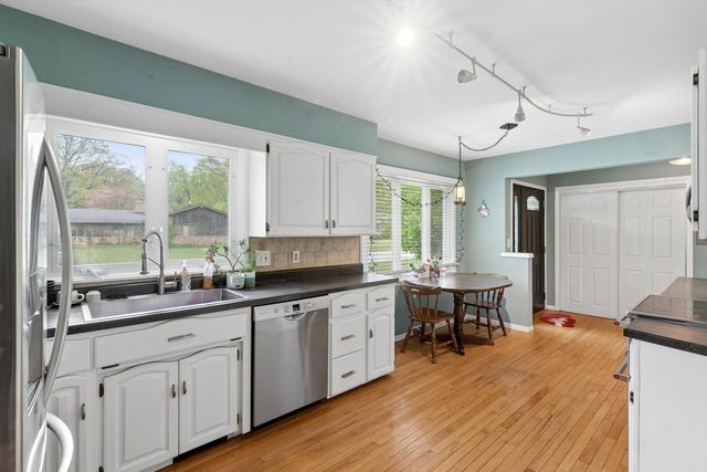 571 26th Avenue Court, East Moline, IL 61244