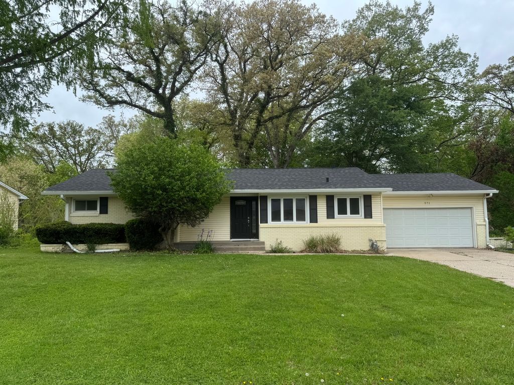 571 26th Avenue Court, East Moline, IL 61244