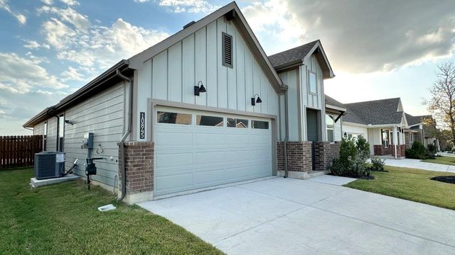 10845 BLACK ONYX Drive, Fort Worth, TX 76036