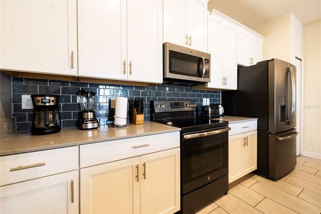 356 OCEAN COURSE AVENUE, Davenport, FL 33896