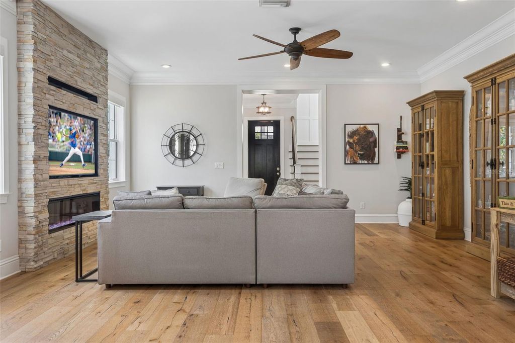 Image 11 of property listing at 2509 W PALM DRIVE, Tampa, FL 33629