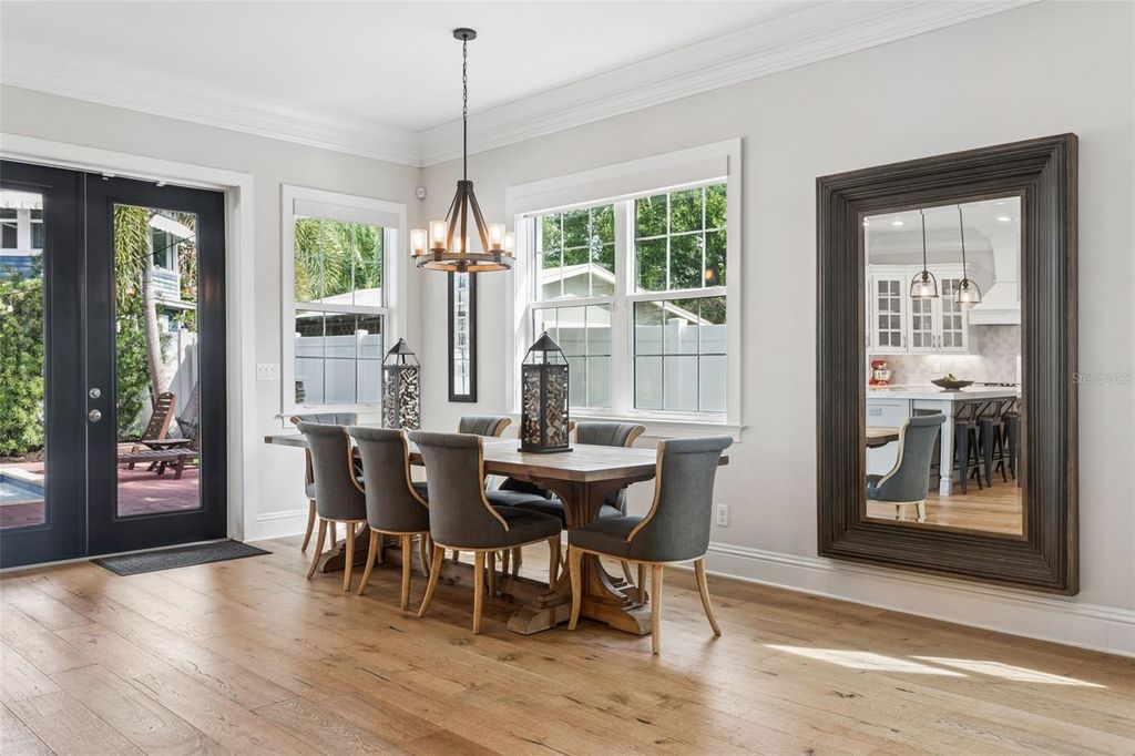 Image 12 of property listing at 2509 W PALM DRIVE, Tampa, FL 33629