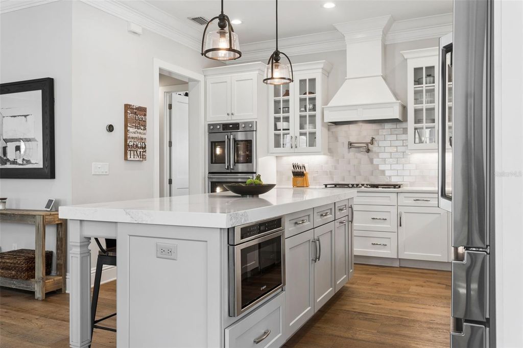 Image 15 of property listing at 2509 W PALM DRIVE, Tampa, FL 33629