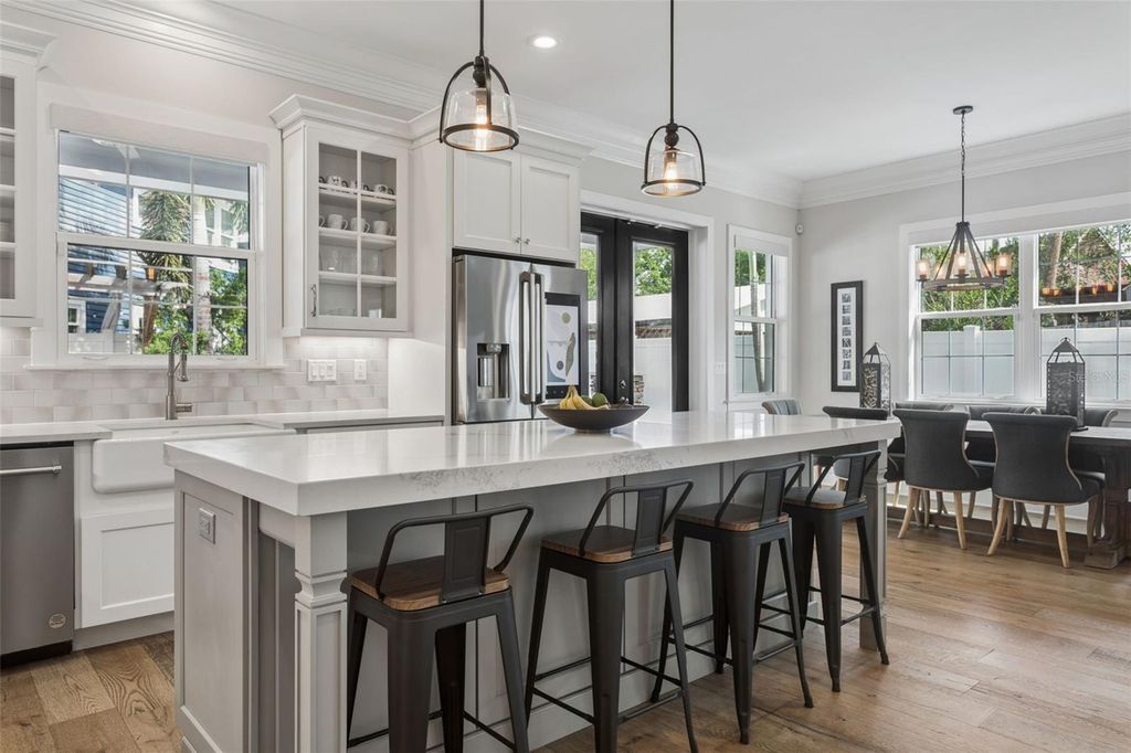 Image 16 of property listing at 2509 W PALM DRIVE, Tampa, FL 33629