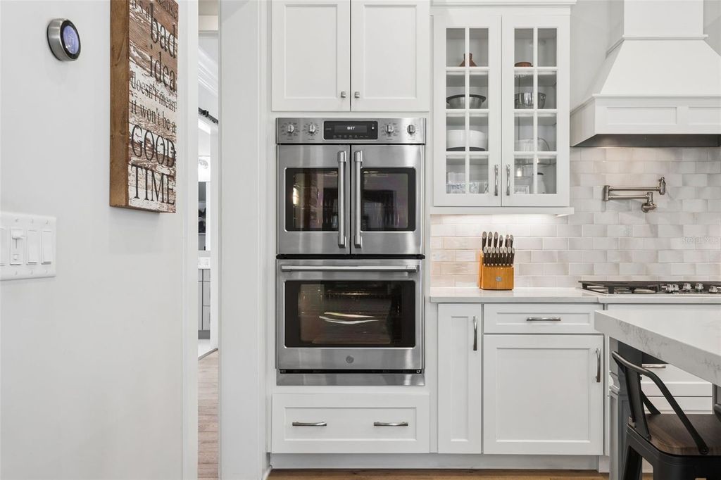 Image 17 of property listing at 2509 W PALM DRIVE, Tampa, FL 33629