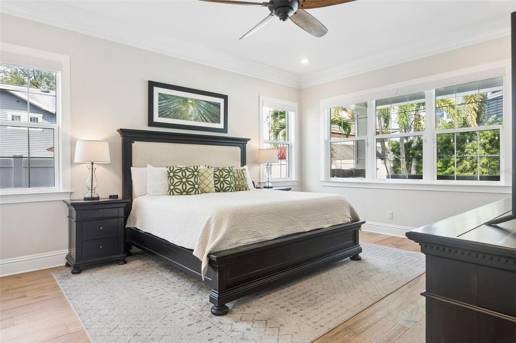 Image 20 of property listing at 2509 W PALM DRIVE, Tampa, FL 33629