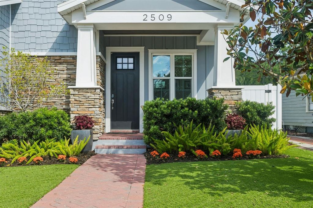 Image 3 of property listing at 2509 W PALM DRIVE, Tampa, FL 33629