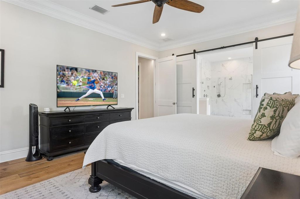 Image 21 of property listing at 2509 W PALM DRIVE, Tampa, FL 33629