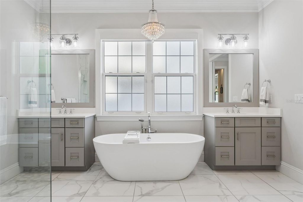 Image 23 of property listing at 2509 W PALM DRIVE, Tampa, FL 33629