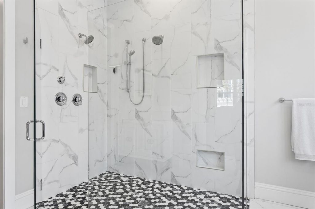 Image 25 of property listing at 2509 W PALM DRIVE, Tampa, FL 33629