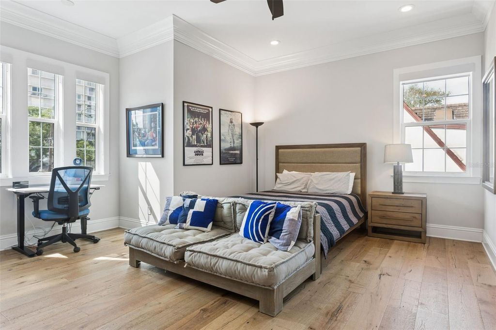 Image 33 of property listing at 2509 W PALM DRIVE, Tampa, FL 33629