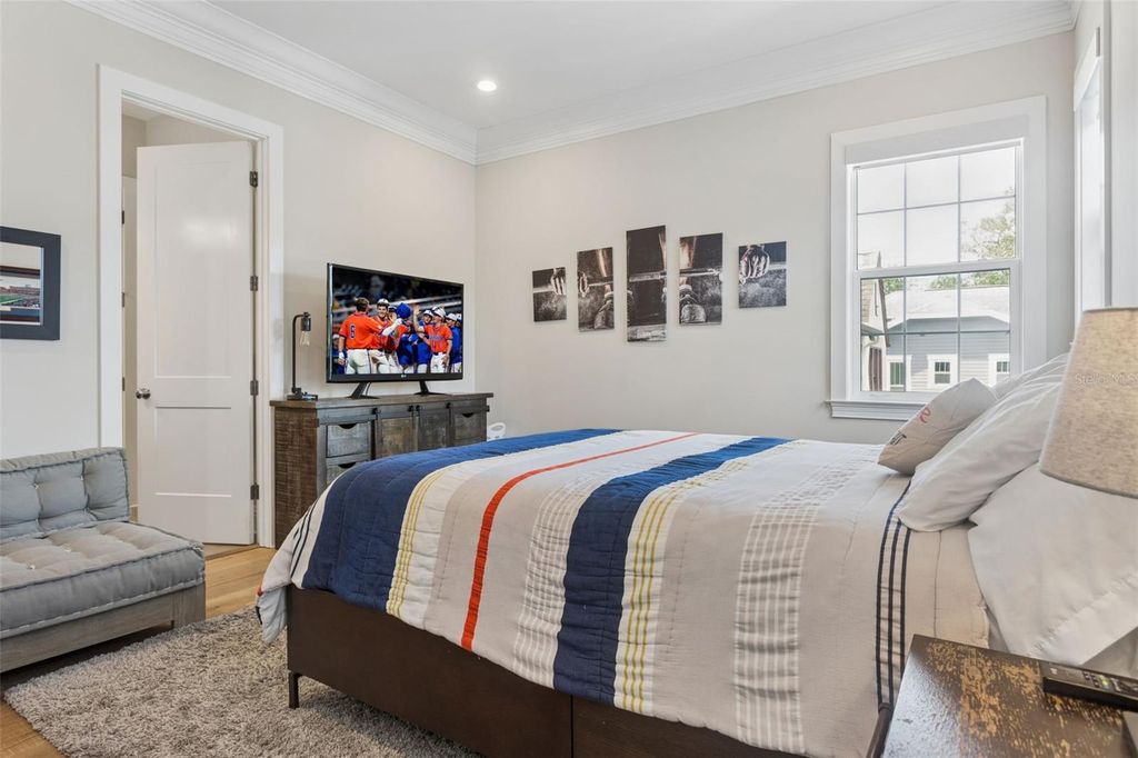 Image 38 of property listing at 2509 W PALM DRIVE, Tampa, FL 33629