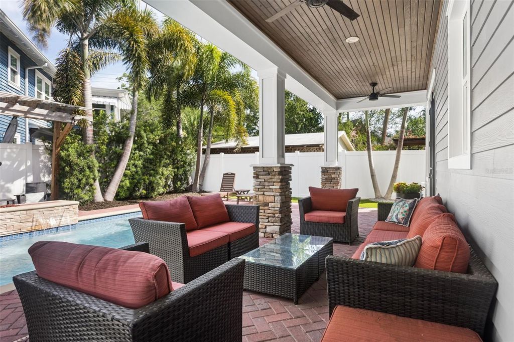 Image 40 of property listing at 2509 W PALM DRIVE, Tampa, FL 33629