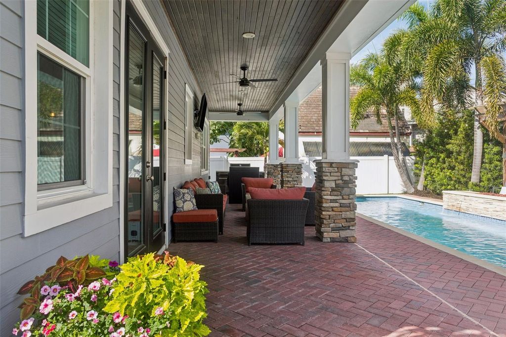 Image 41 of property listing at 2509 W PALM DRIVE, Tampa, FL 33629