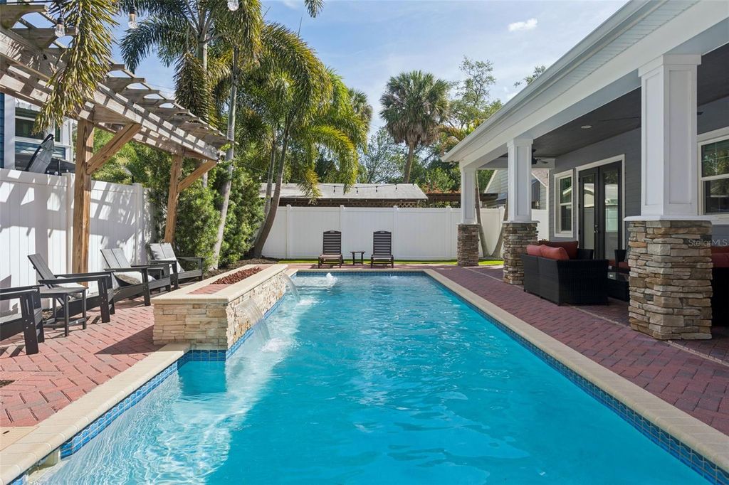 Image 44 of property listing at 2509 W PALM DRIVE, Tampa, FL 33629