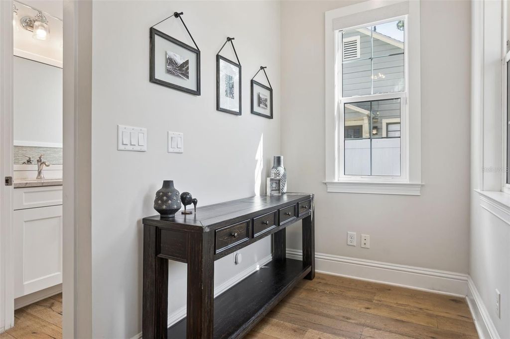 Image 6 of property listing at 2509 W PALM DRIVE, Tampa, FL 33629