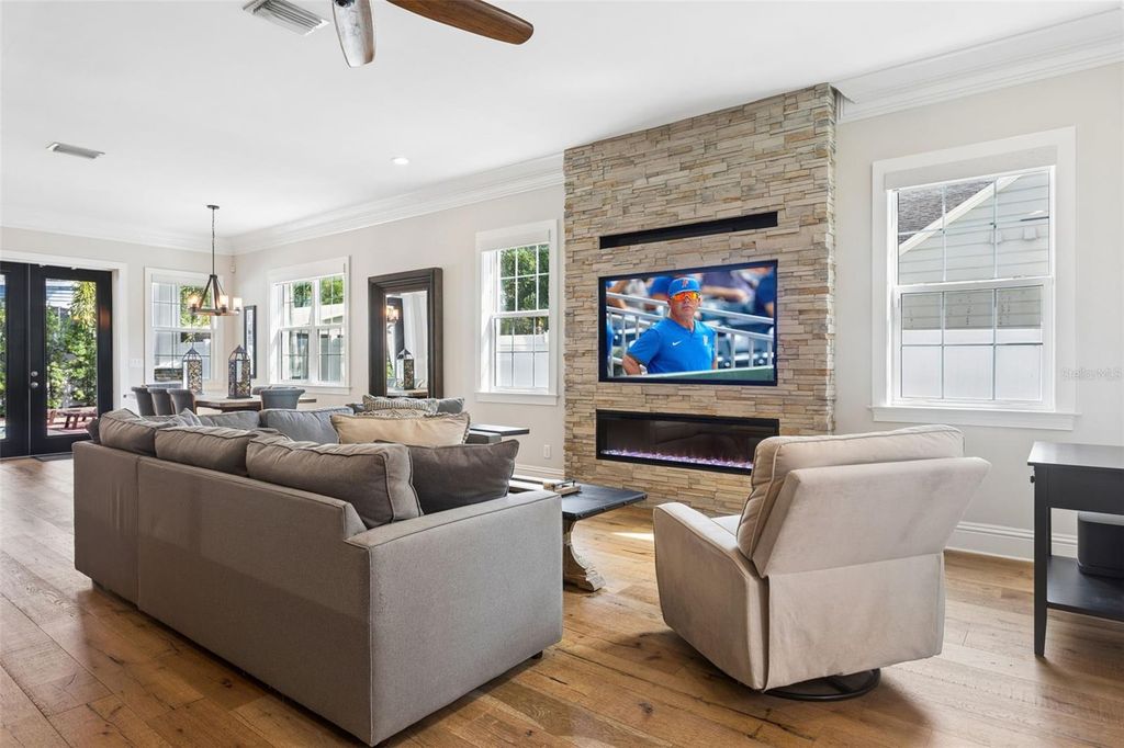 Image 7 of property listing at 2509 W PALM DRIVE, Tampa, FL 33629