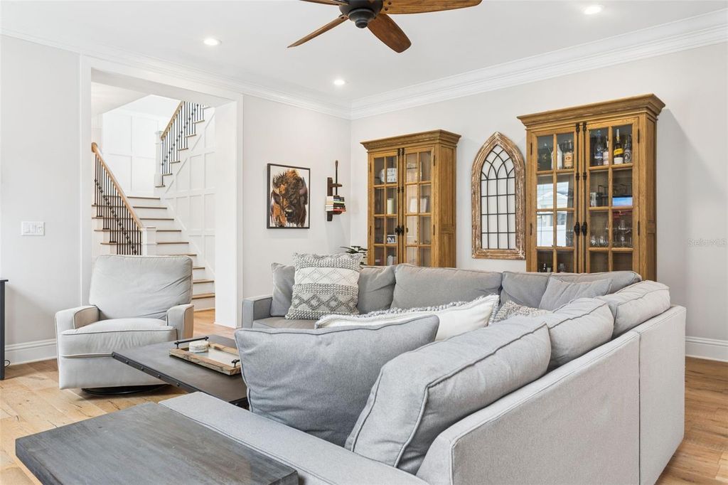 Image 8 of property listing at 2509 W PALM DRIVE, Tampa, FL 33629