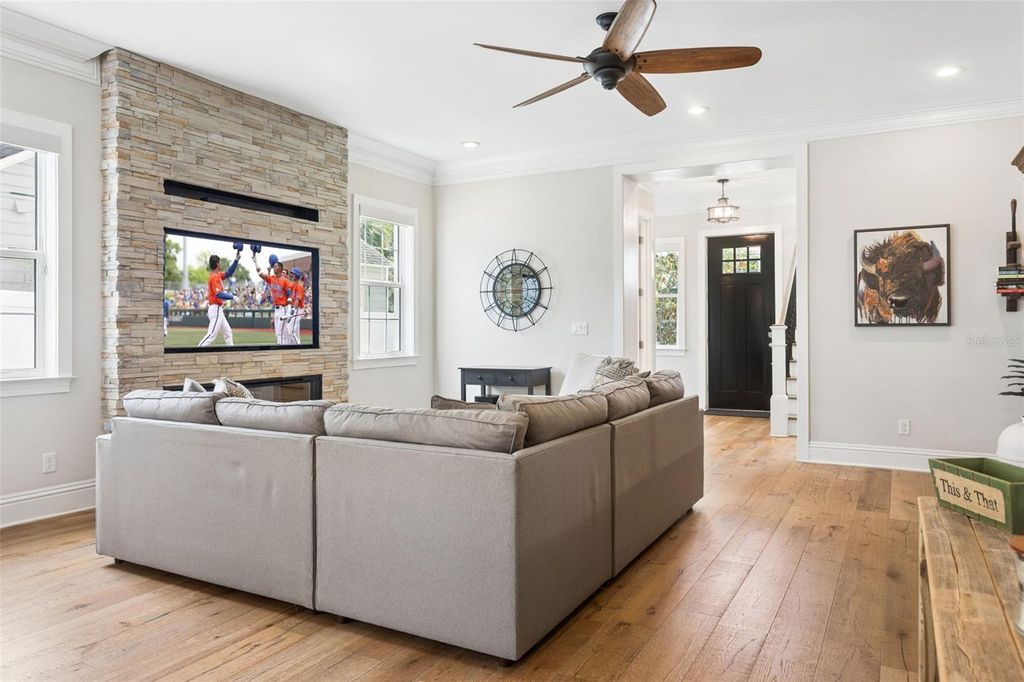 Image 9 of property listing at 2509 W PALM DRIVE, Tampa, FL 33629