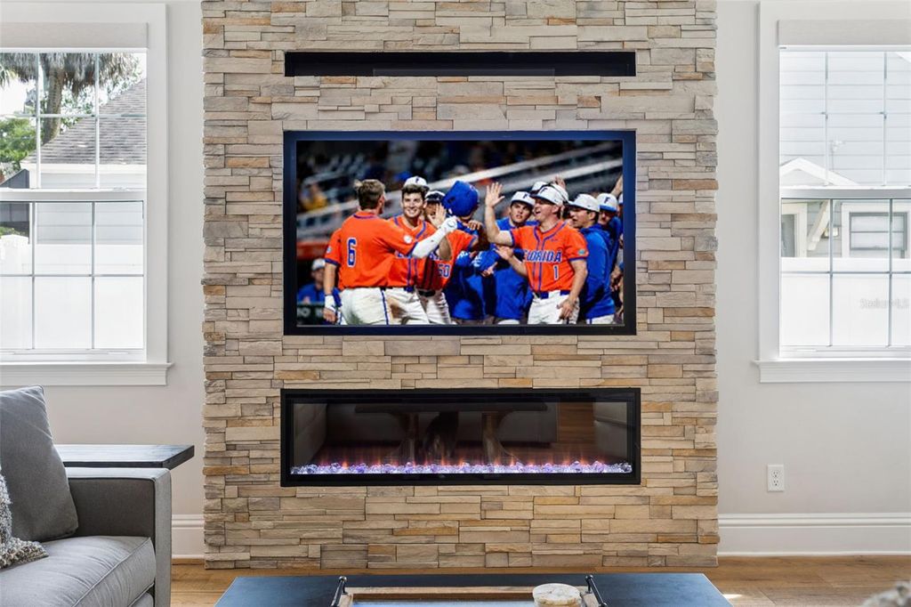 Image 10 of property listing at 2509 W PALM DRIVE, Tampa, FL 33629