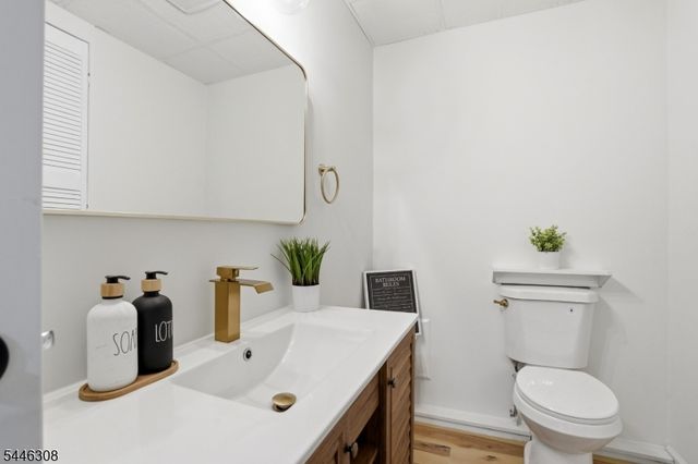 3 Conklin Ave, Hopatcong Boro, NJ 07874