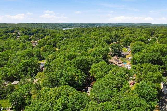3 Conklin Ave, Hopatcong Boro, NJ 07874