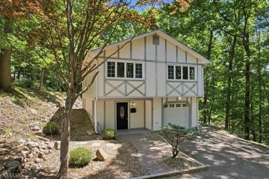 3 Conklin Ave, Hopatcong Boro, NJ 07874