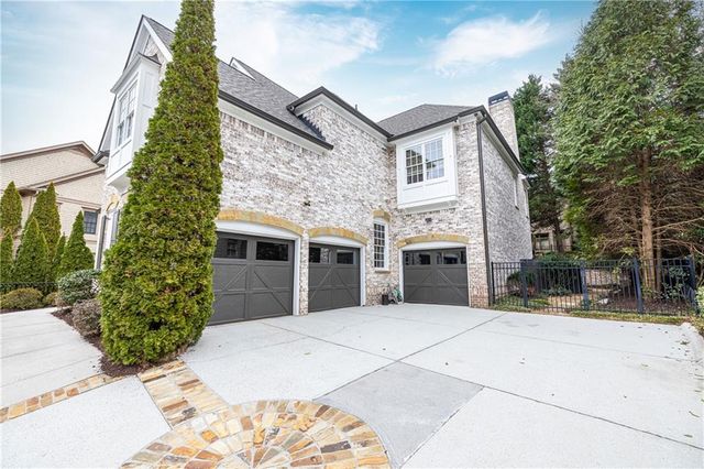 525 Glengate Cove, Atlanta, GA 30328