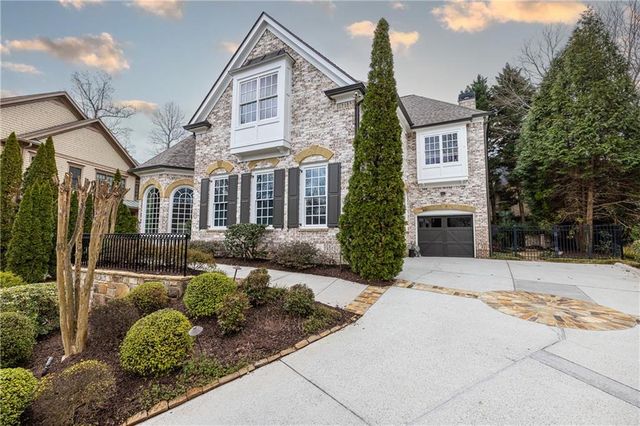 525 Glengate Cove, Atlanta, GA 30328