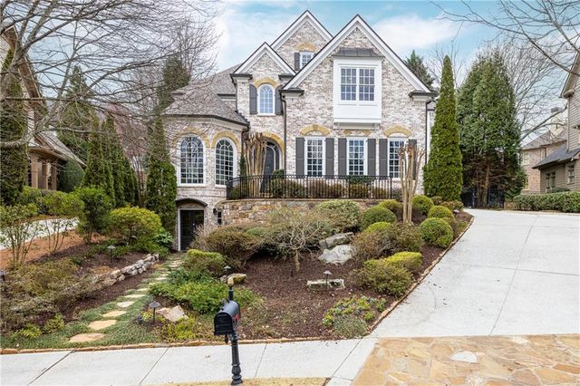 525 Glengate Cove, Atlanta, GA 30328