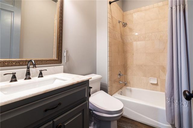 525 Glengate Cove, Atlanta, GA 30328