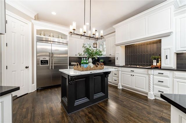 525 Glengate Cove, Atlanta, GA 30328