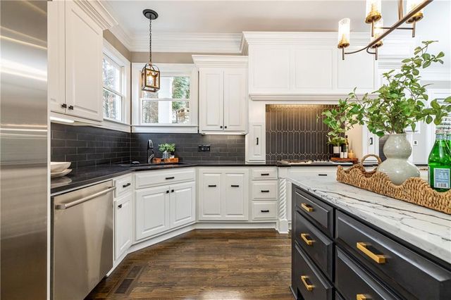 525 Glengate Cove, Atlanta, GA 30328