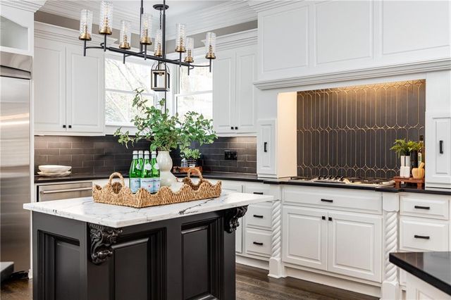 525 Glengate Cove, Atlanta, GA 30328