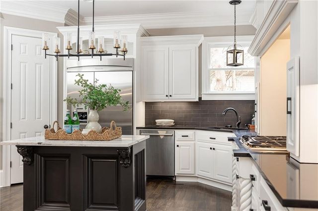 525 Glengate Cove, Atlanta, GA 30328