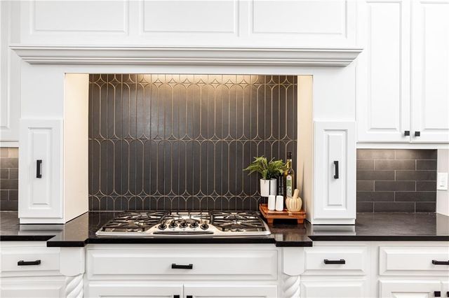 525 Glengate Cove, Atlanta, GA 30328