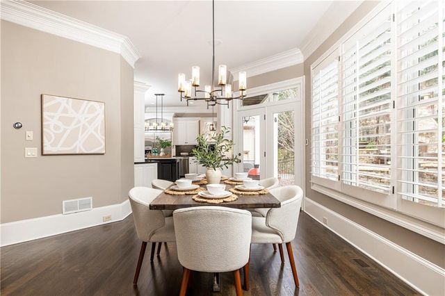 525 Glengate Cove, Atlanta, GA 30328