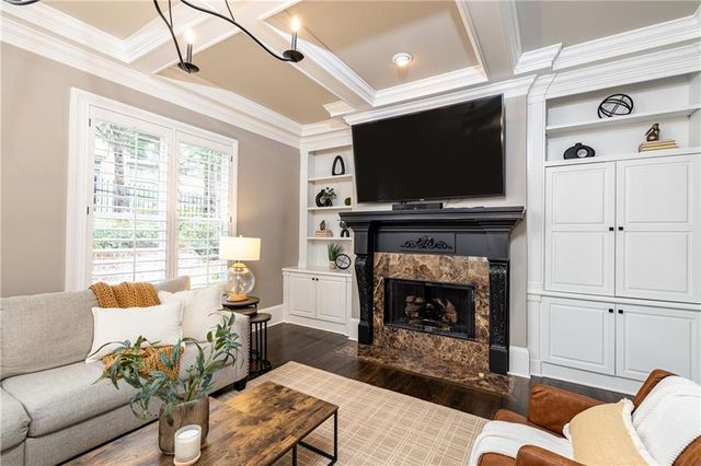 525 Glengate Cove, Atlanta, GA 30328