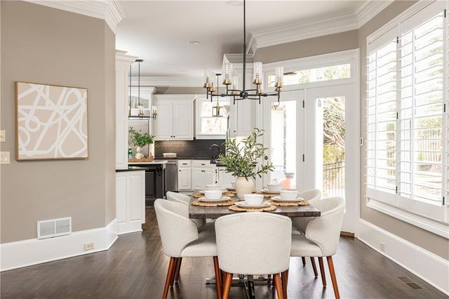 525 Glengate Cove, Atlanta, GA 30328