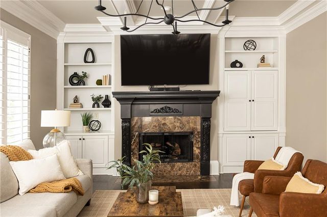 525 Glengate Cove, Atlanta, GA 30328