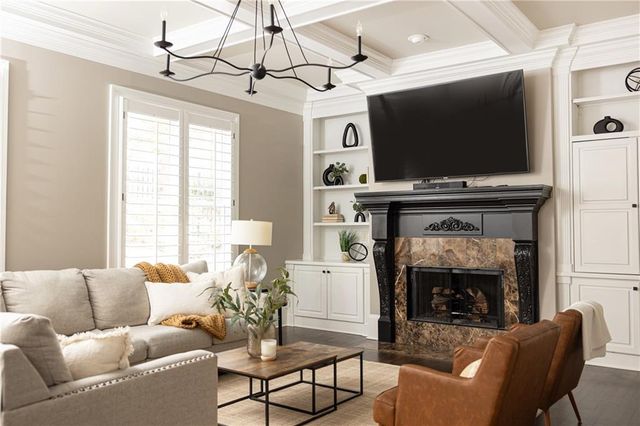 525 Glengate Cove, Atlanta, GA 30328