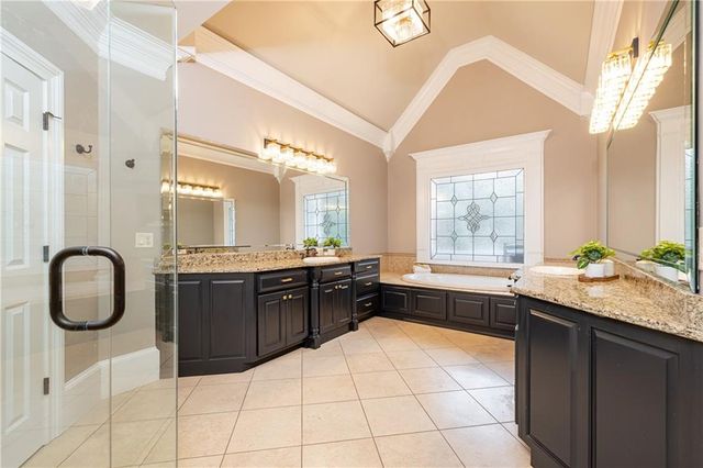 525 Glengate Cove, Atlanta, GA 30328