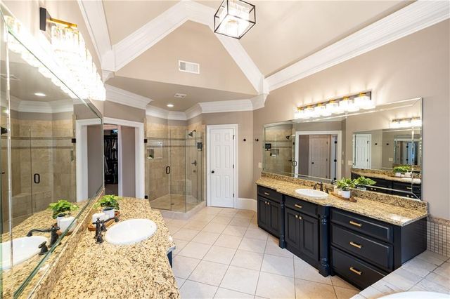 525 Glengate Cove, Atlanta, GA 30328