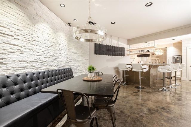 525 Glengate Cove, Atlanta, GA 30328