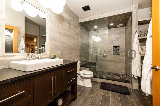 525 Glengate Cove, Atlanta, GA 30328