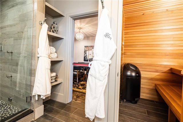 525 Glengate Cove, Atlanta, GA 30328