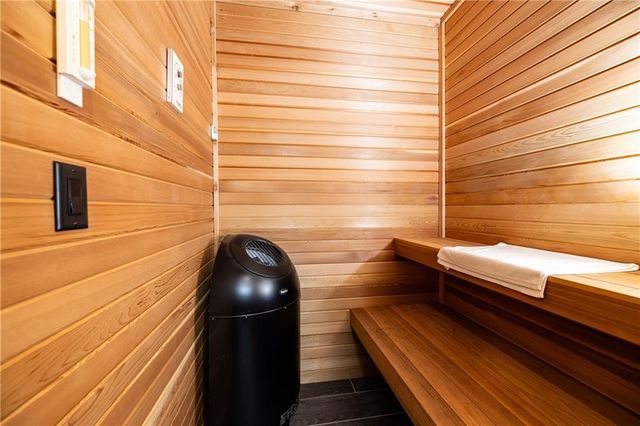 525 Glengate Cove, Atlanta, GA 30328