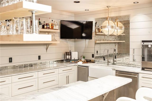 525 Glengate Cove, Atlanta, GA 30328