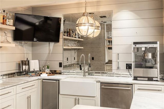 525 Glengate Cove, Atlanta, GA 30328